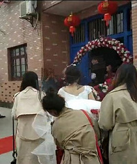 ��һ�μ�Ů��ȥ�з��ҽ��� С�������˺���ſ�����