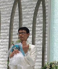 男子宣布和初音未来结婚,并举办婚礼