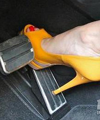 ���߸�Ь��ʻ��������ЩΣ����