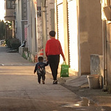 妈妈抱一个再走吧