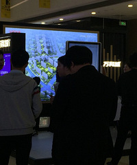 万科城在万达的展厅 销售好热情