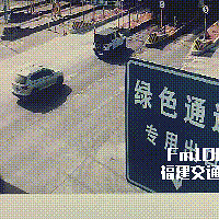 "天道好轮回!"男子开车时往外扔了个烟头