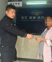 17年前与男友私奔到临海,想再回老家却成难事