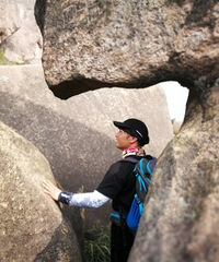 平阳塘川环线 寺庙盖在巨石上