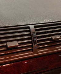 �����յ�����ڣ����ǿ�֪������ɫ��ť����;��