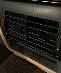 �����յ�����ڣ����ǿ�֪������ɫ��ť����;��