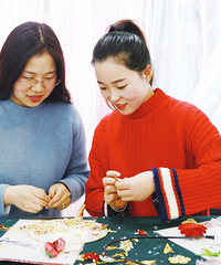 拥有属于自己的blingbling华贵大气的团扇