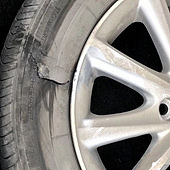 ��Ȼײ��̥��