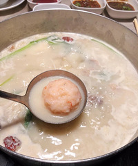 虾滑很嫩 添加了爆浆另一种风味 值得一试