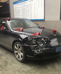 天价追尾!总价超10000000元的三辆宾利车连环撞