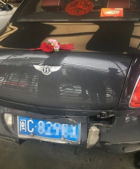 天价追尾!总价超10000000元的三辆宾利车连环撞