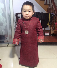 把衣服穿成了大人模样