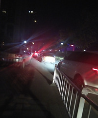 两个车位非要进三辆车,这不是耍流氓吗