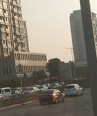没有红绿灯交通会乱的一塌糊涂
