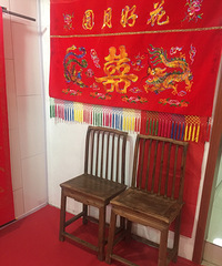中西结合的婚礼,下午传统拜堂,晚上也有仪式。