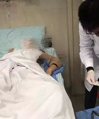 90后姑娘独自来浙!深夜连喝4瓶高度白酒,床单地面血迹斑斑.