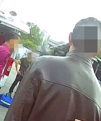 练科目二学员竟和教练抢着踩刹车!结果女学员和助教惨了……