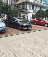 遇到一车占两位的司机真的心累