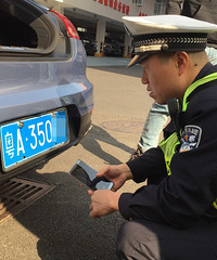 150万"克隆保时捷"当主婚车!交警苦追