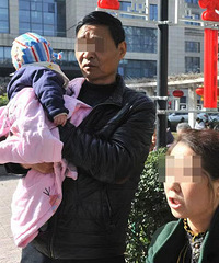 28岁女子产后大出血瘫痪无法言语,丈夫竟然拿着30万元卖房救