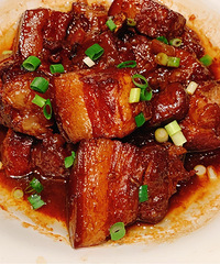 终于拔草了这家小馆 狮头鹅拼盘味道独特 但很下饭