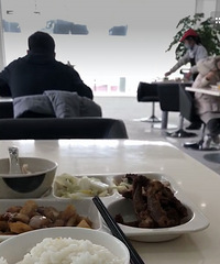去4S店做保养,被留在那吃了一顿工作餐,感觉还不错的