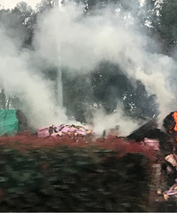 早上7点台州大道靠近市府大道段路,一辆货车起火