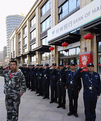 5月1日起,一律收缴违规保安制服,违者从重处罚