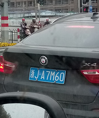 这是汽车新品牌“宝猪”吗?车标中间有个佩奇