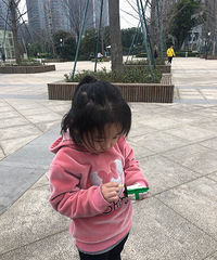 不要钱一样的咪咪,孩子她爸也要抢着吃