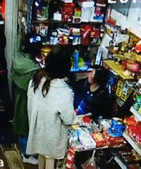 ����һŮ��ѧ�������ڱ�������ɧ�� ���ֺ���Է�ơ��ƿ��ͷ