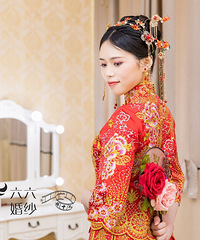 孩子向往的并不是婚礼 而是能够穿上寓意美和幸福的婚纱