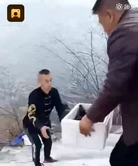 "小龙虾托梦给我,让我救它"!男子花七八万买虾放生
