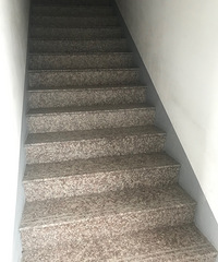 楼梯间全部铺了石材 瞬间觉得开发商在不计成本用心造好房子