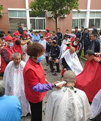 �ð�����һ�ף�Ϊһ���ٲм��˰������