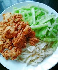 酱鸡蛋面 鸡蛋加点水调匀口感会比较嫩
