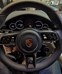 ·���������Ϻ���չ����ģ���̨�ݱ�ʱ��ֻͣ��һ��