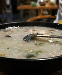 喝个皮蛋粥,单人套餐,两个女生管饱
