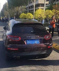 真的看不穿!小伙这辆“保时捷”从里到外,毫无破绽…