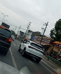 �����������ĸ����Ӷ����ź�ɫ�ʴ�����Խ��Խϲ��