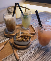 宣传上说是台湾菜,整个店透露着一丝日系风格