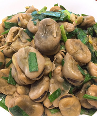 蚕豆真是一座营养宝库啊,教大家制作古早味的蚕豆烩韭菜