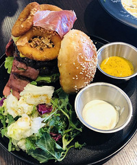 这家“肉欲十足”的汉堡,一口下去要上天!