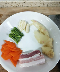 五花肉炒仔姜,看上去就很下饭