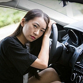 Ϊ�ݱ����˸�СŮ��