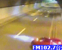 惊险!台州一跑车高速行驶中爆胎,上演360°大旋转,场面堪比