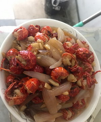 赶集买的小龙虾,头一次做,味道还不错