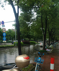 ���̨꣡�ݶദ��·���ͣ�·����ҵ�ǽ�ˮ��·��һ��У������ˮ��