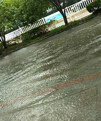 ���̨꣡�ݶദ��·���ͣ�·����ҵ�ǽ�ˮ��·��һ��У������ˮ��