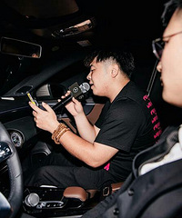 奔驰长轴距A级车内氛围灯很炫,空间够大,音响音质不错,中意它